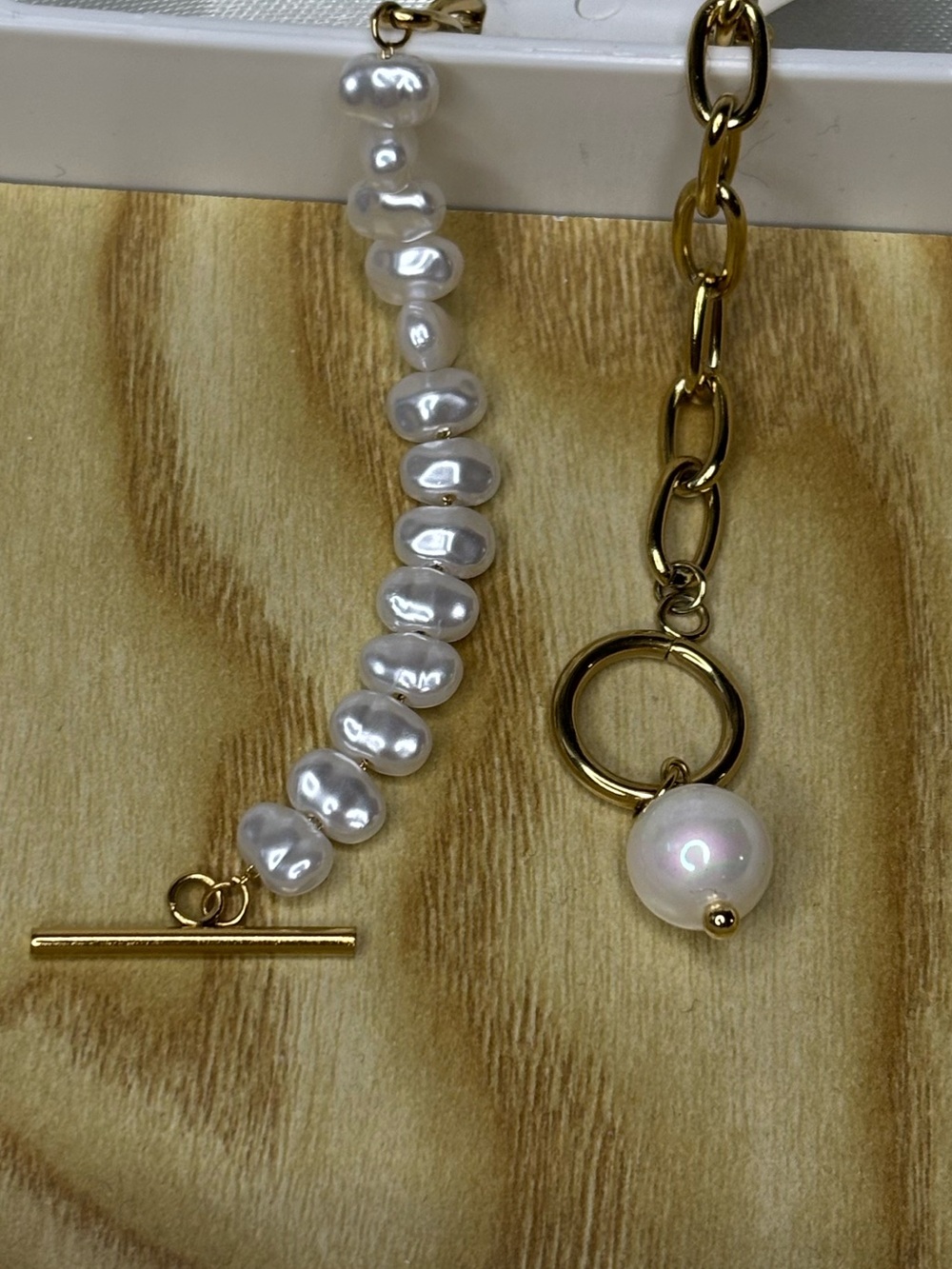 18k Gold Plated Chain & White Pearl Bracelet - Stainless Steel